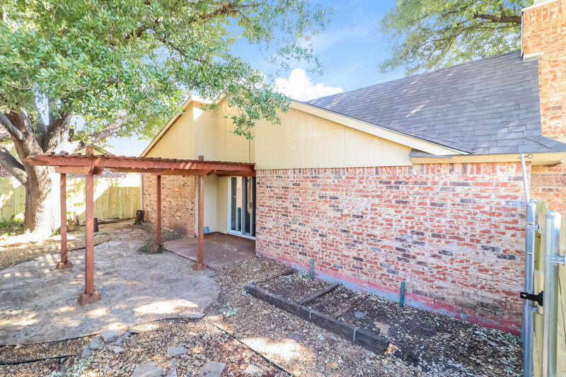 1,990/Mo, 6723 Old Stone Dr Fort Worth, TX 76137 Rear View