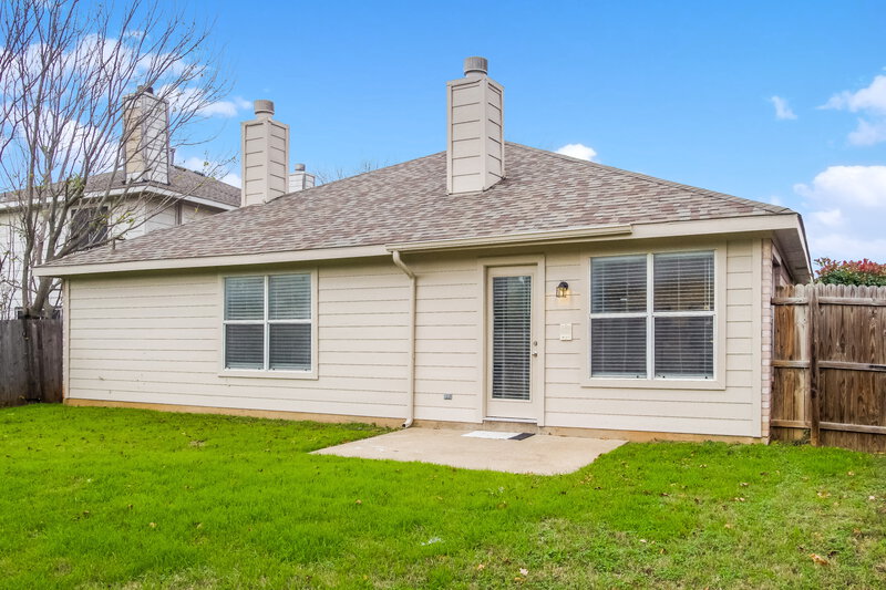 2,370/Mo, 2864 Concho Trl Fort Worth, TX 76118 Rear View