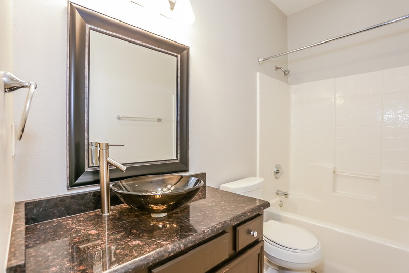 3,220/Mo, 508 Blueberry Hill Ln Mansfield, TX 76063 Bathroom View