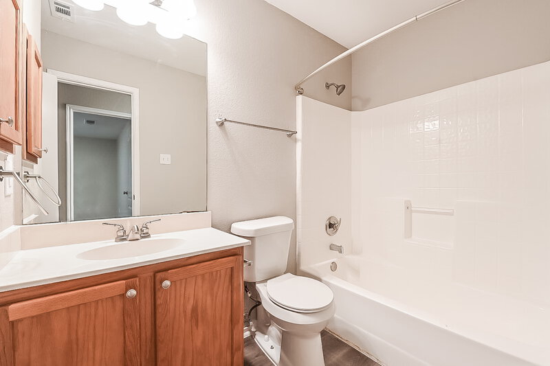 2,500/Mo, 2106 Aster Trl Forney, TX 75126 Bathroom View