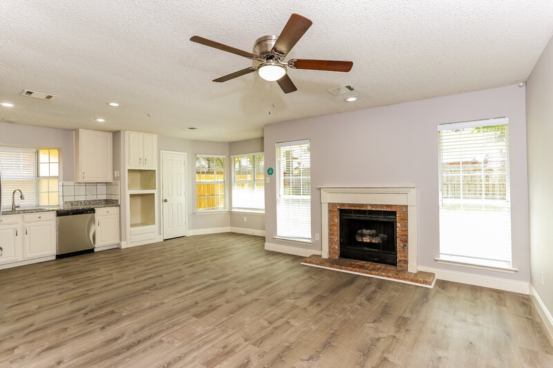 2,695/Mo, 2202 Park Hurst Dr Arlington, TX 76001 Living Room View