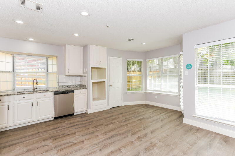 2,695/Mo, 2202 Park Hurst Dr Arlington, TX 76001 Kitchen View