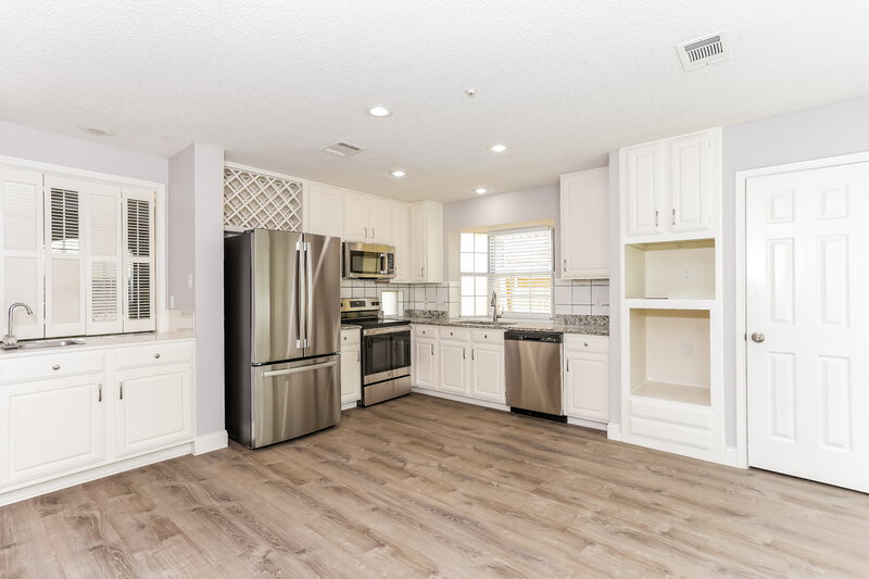 2,695/Mo, 2202 Park Hurst Dr Arlington, TX 76001 Kitchen View 2