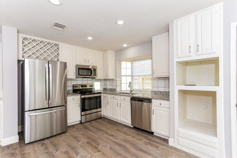 2,695/Mo, 2202 Park Hurst Dr Arlington, TX 76001 Kitchen View 3