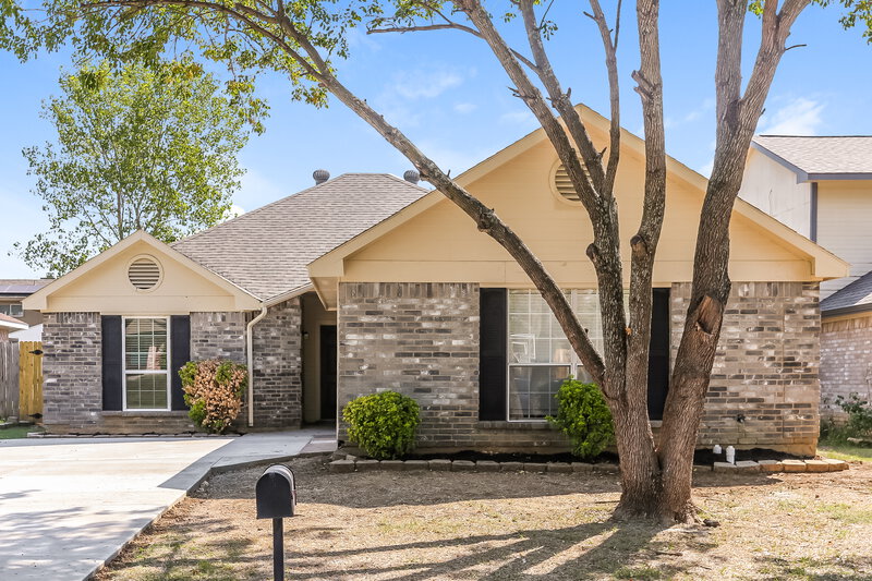 2,120/Mo, 4832 Thistledown Dr Fort Worth, TX 76137 External View