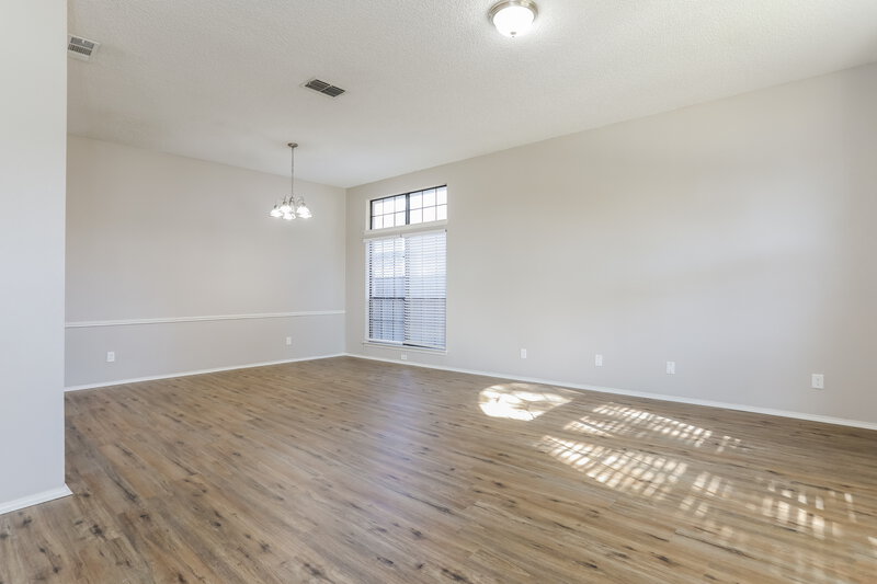 2,595/Mo, 1709 Raton Dr Arlington, TX 76018 Living Room View 2