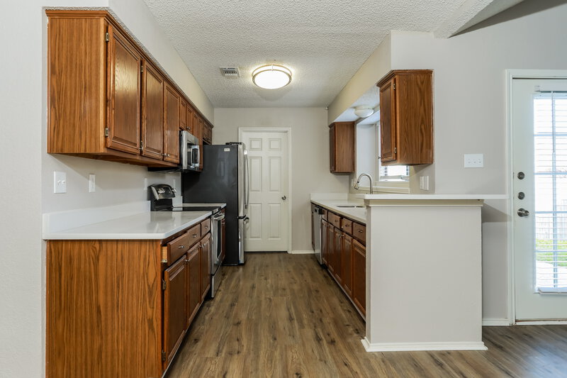 2,595/Mo, 1709 Raton Dr Arlington, TX 76018 Kitchen View