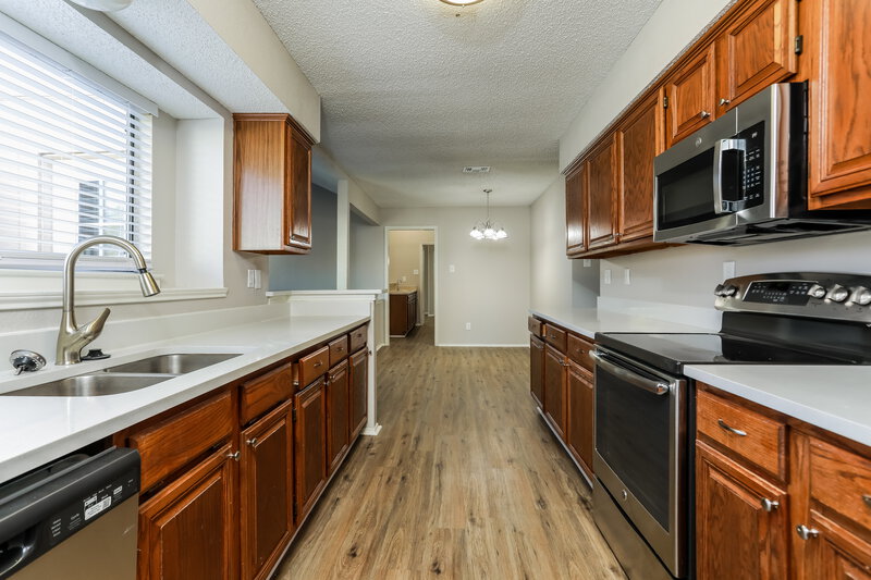2,595/Mo, 1709 Raton Dr Arlington, TX 76018 Kitchen View 2