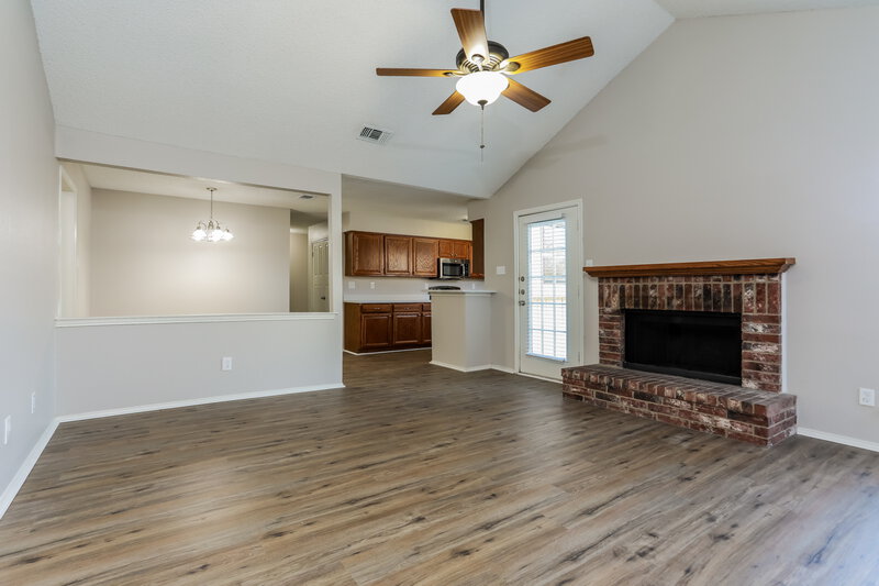 2,595/Mo, 1709 Raton Dr Arlington, TX 76018 Family Room View