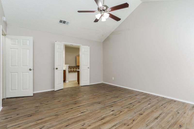 2,595/Mo, 1709 Raton Dr Arlington, TX 76018 Main Bedroom View