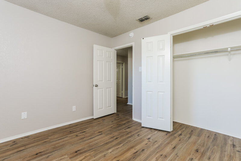 2,595/Mo, 1709 Raton Dr Arlington, TX 76018 Bedroom View 2