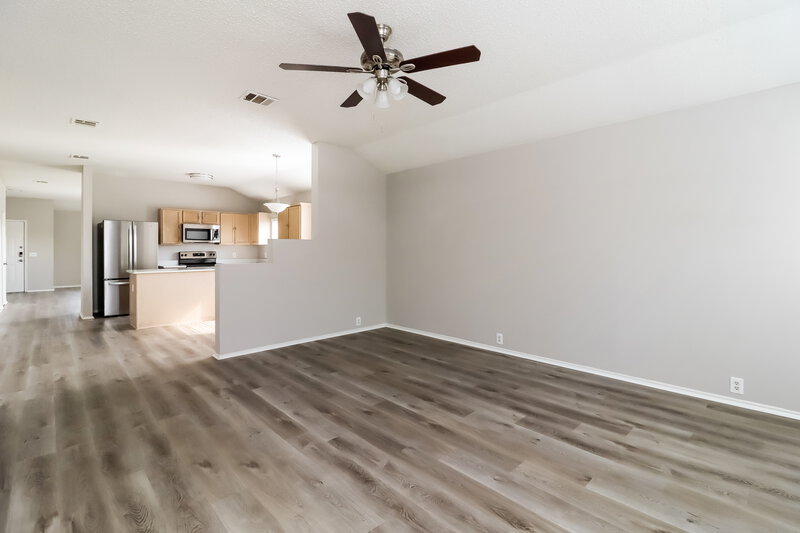 2,475/Mo, 6760 Ambercrest Dr Arlington, TX 76002 Living Room View