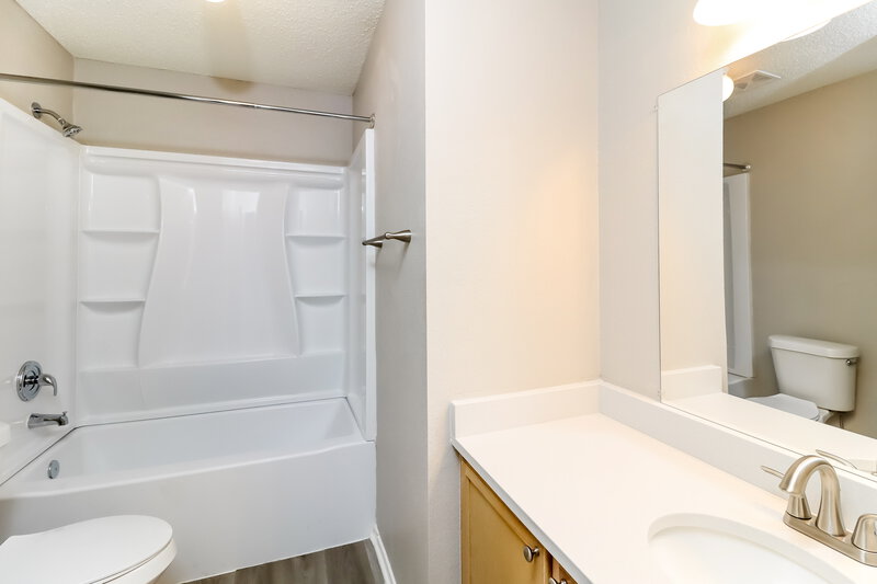 2,475/Mo, 6760 Ambercrest Dr Arlington, TX 76002 Bathroom View