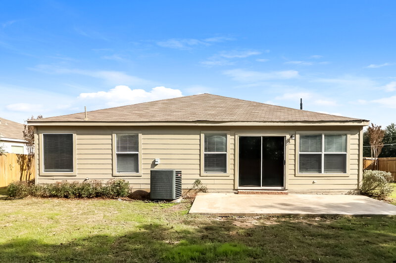 2,475/Mo, 6760 Ambercrest Dr Arlington, TX 76002 Rear View