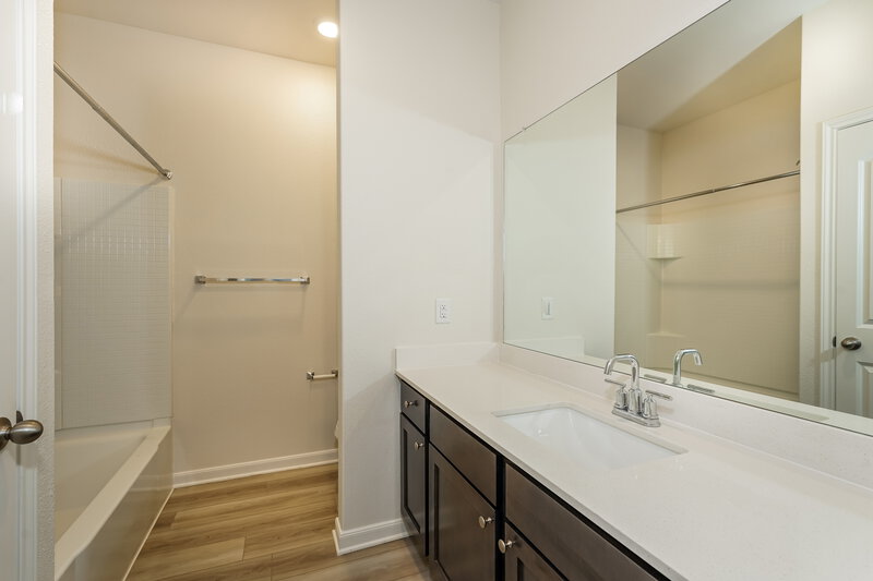 2,330/Mo, 1449 Sunkiss Dr Fort Worth, TX 76140 Bathroom View