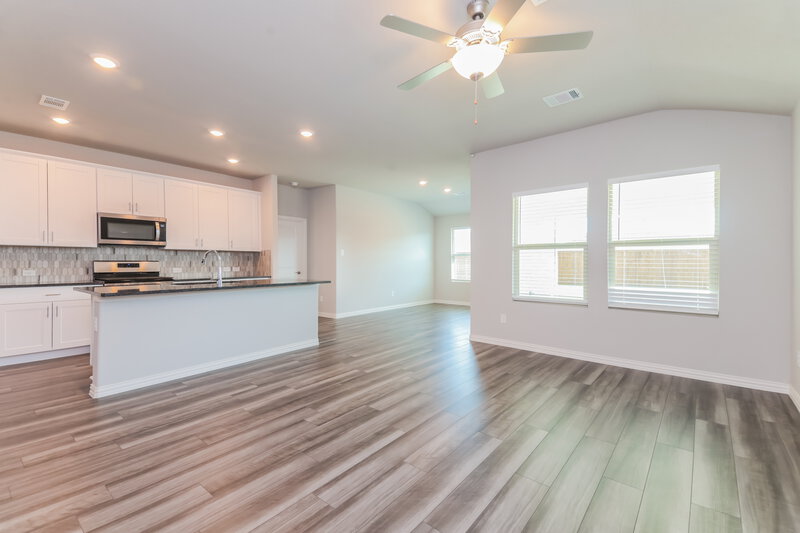 2,075/Mo, 6111 Tawakoni Ln Royse City, TX 75189 Living Room View 2
