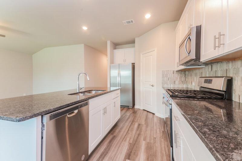 2,075/Mo, 6111 Tawakoni Ln Royse City, TX 75189 Kitchen View 2