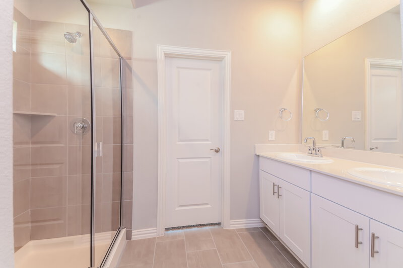 2,075/Mo, 6111 Tawakoni Ln Royse City, TX 75189 Main Bathroom View