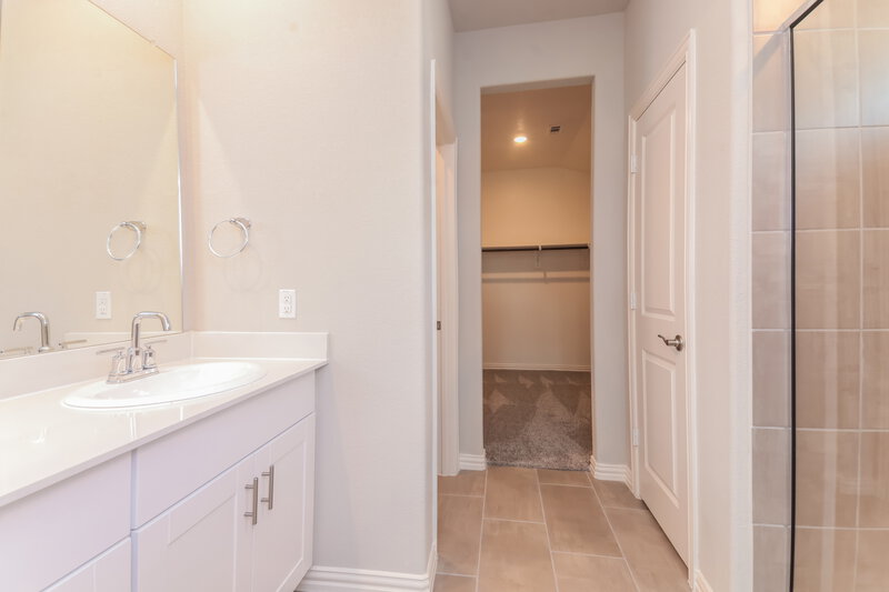 2,075/Mo, 6111 Tawakoni Ln Royse City, TX 75189 Main Bathroom View 2
