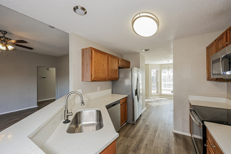 2,130/Mo, 1041 Glencrest Dr Cedar Hill, TX 75104 Kitchen View