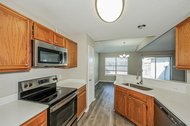 2,130/Mo, 1041 Glencrest Dr Cedar Hill, TX 75104 Kitchen View 2