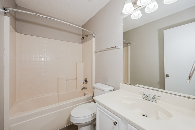 2,130/Mo, 1041 Glencrest Dr Cedar Hill, TX 75104 Bathroom View