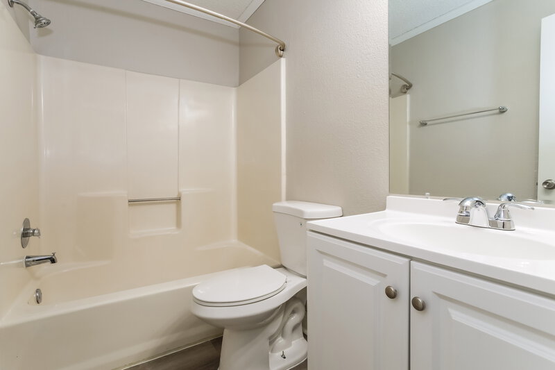 1,915/Mo, 1201 Cardinal Oaks Dr Mansfield, TX 76063 Bathroom View