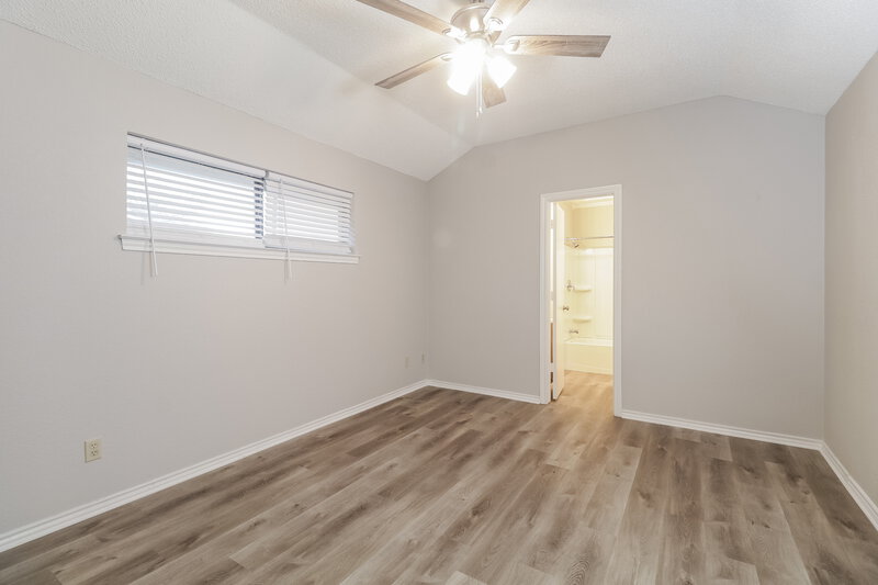 2,215/Mo, 760 Rosehill Ln Cedar Hill, TX 75104 Main Bedroom View