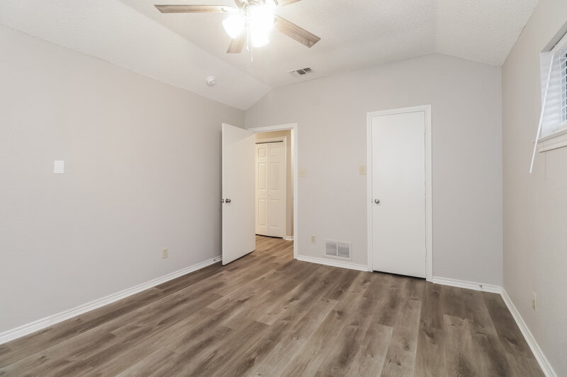 2,215/Mo, 760 Rosehill Ln Cedar Hill, TX 75104 Main Bedroom View 2
