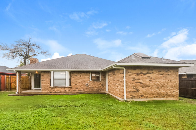 2,215/Mo, 760 Rosehill Ln Cedar Hill, TX 75104 Rear View