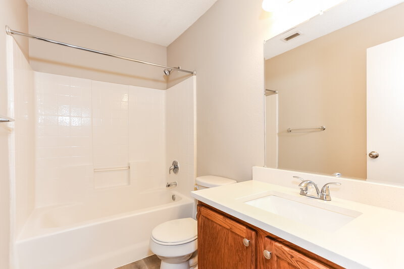 2,120/Mo, 8761 Stonebriar Ln Fort Worth, TX 76123 Bathroom View