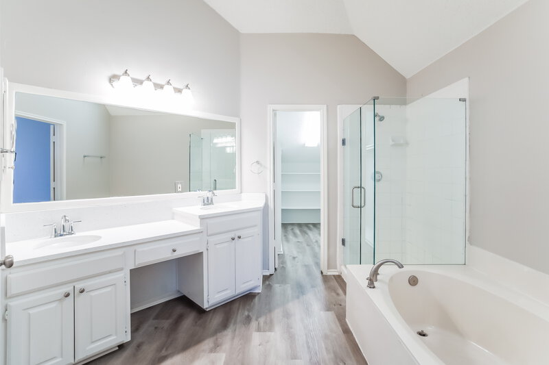2,825/Mo, 936 Highgate Dr Lewisville, TX 75067 Main Bathroom View