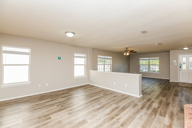 1,940/Mo, 4712 Shell Ridge Dr Fort Worth, TX 76133 Living Room View