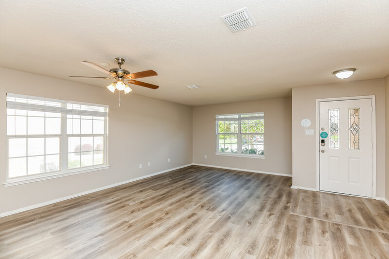 1,940/Mo, 4712 Shell Ridge Dr Fort Worth, TX 76133 Living Room View 2