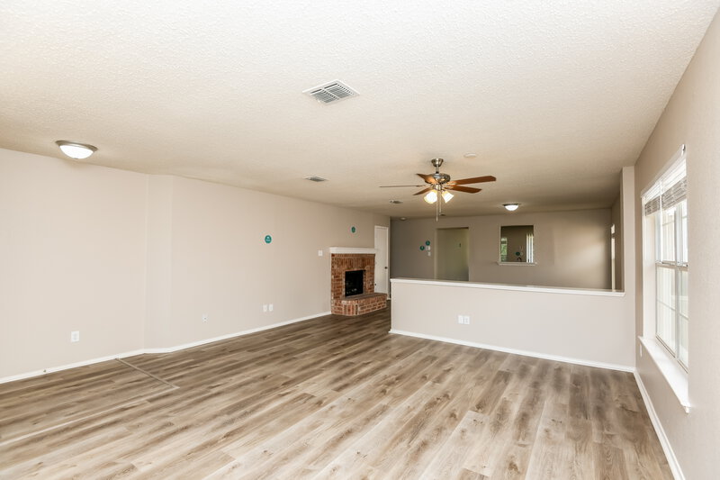 1,940/Mo, 4712 Shell Ridge Dr Fort Worth, TX 76133 Living Room View 3