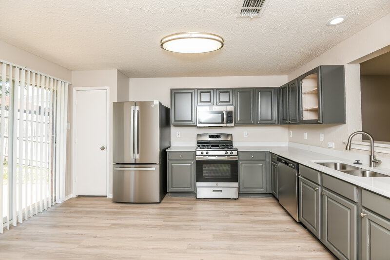 1,940/Mo, 4712 Shell Ridge Dr Fort Worth, TX 76133 Kitchen View 2