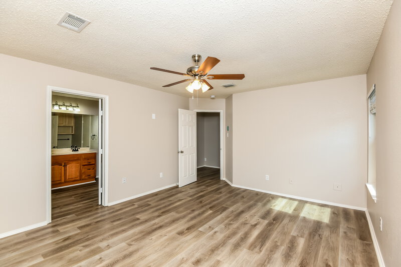 1,940/Mo, 4712 Shell Ridge Dr Fort Worth, TX 76133 Main Bedroom View