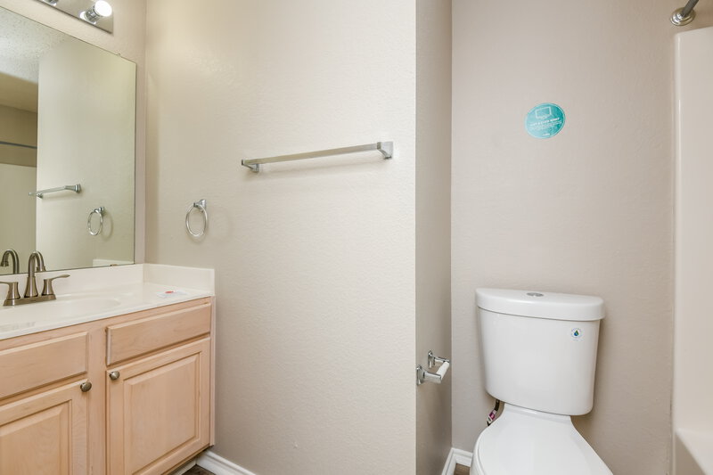 1,940/Mo, 4712 Shell Ridge Dr Fort Worth, TX 76133 Bathroom View