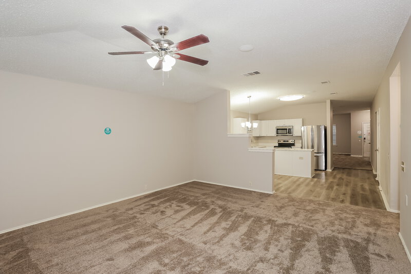 2,195/Mo, 102 Shady Brook Dr Arlington, TX 76002 Family Room View 2