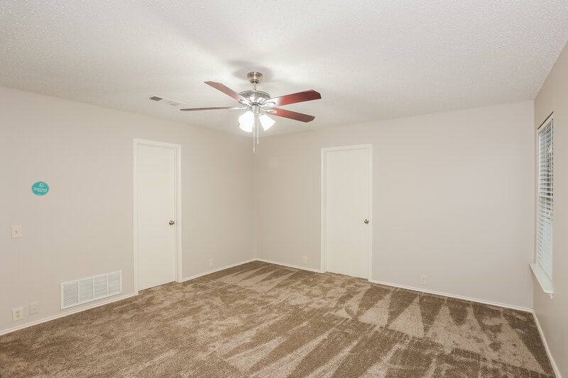 2,195/Mo, 102 Shady Brook Dr Arlington, TX 76002 Main Bedroom View 2