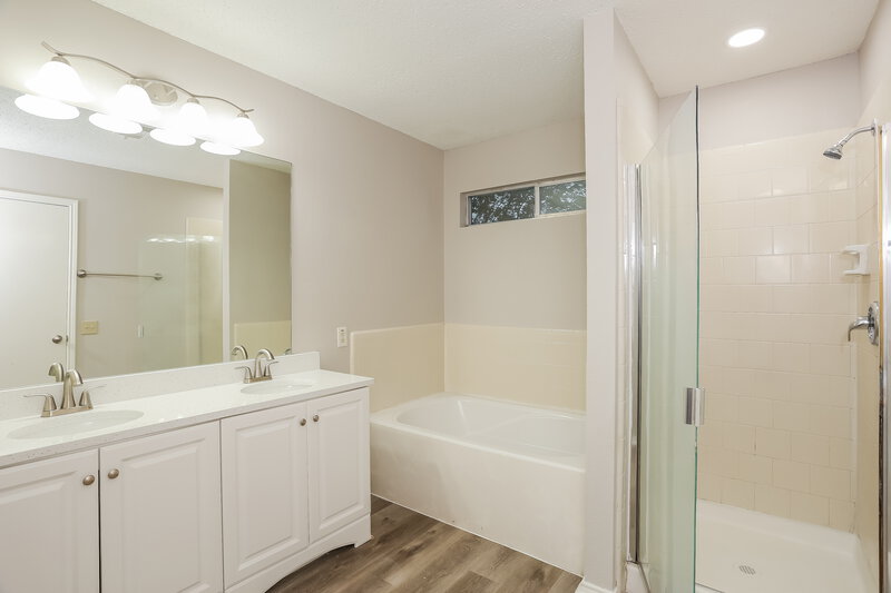 2,195/Mo, 102 Shady Brook Dr Arlington, TX 76002 Main Bathroom View