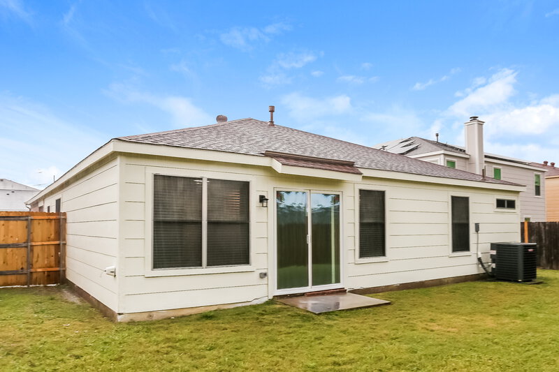 2,195/Mo, 102 Shady Brook Dr Arlington, TX 76002 Rear View