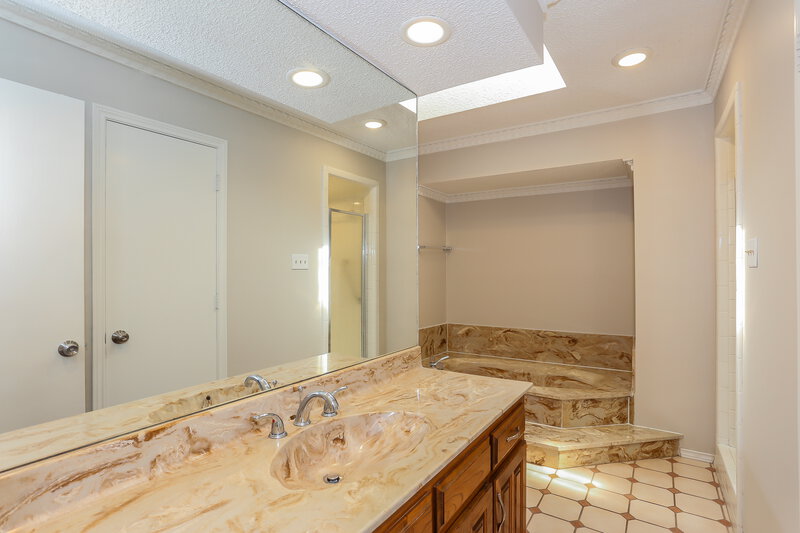 3,150/Mo, 4400 Alameda Ct Arlington, TX 76016 Main Bathroom View