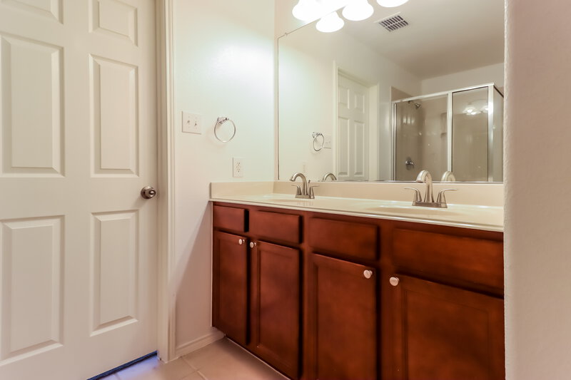 2,305/Mo, 14017 Dream River Trl Haslet, TX 76052 Main Bathroom View
