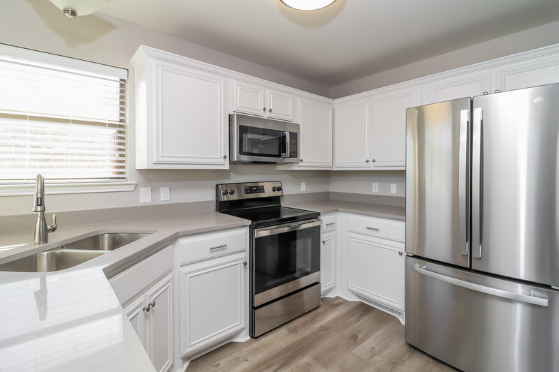 2,270/Mo, 1505 Whispering Oaks Dr Midlothian, TX 76065 Kitchen View 2