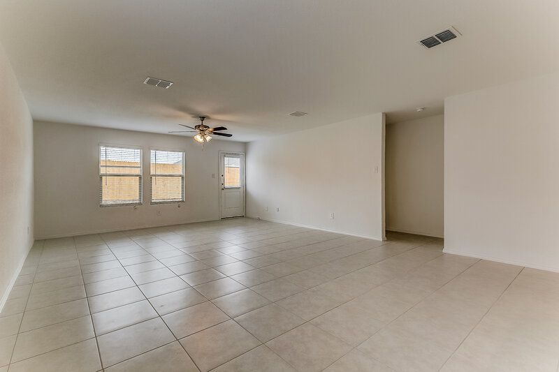 2,215/Mo, 1029 Crestview Dr Hutchins, TX 75141 Living Room View