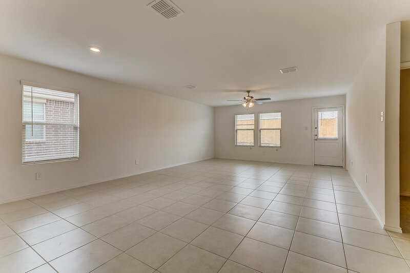 2,215/Mo, 1029 Crestview Dr Hutchins, TX 75141 Living Room View 4
