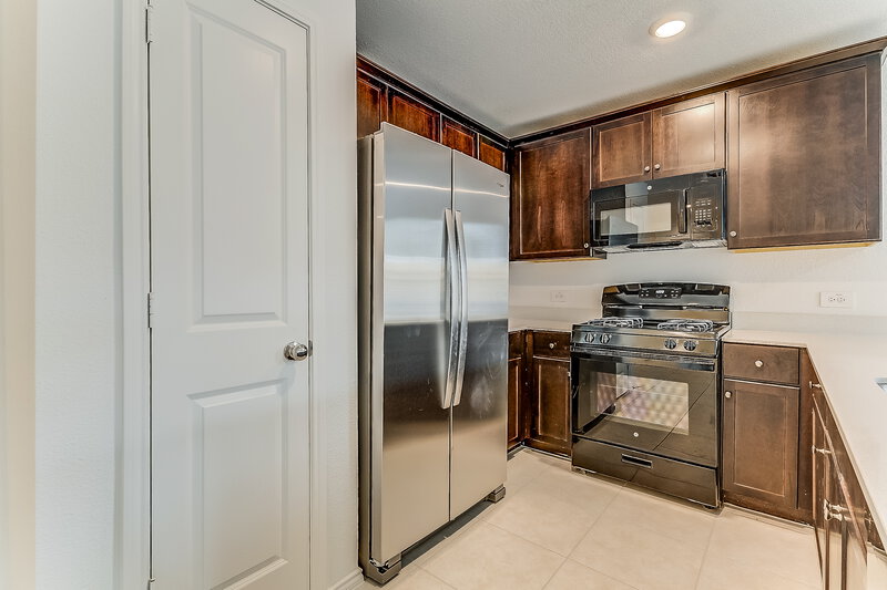 2,215/Mo, 1029 Crestview Dr Hutchins, TX 75141 Kitchen View 2