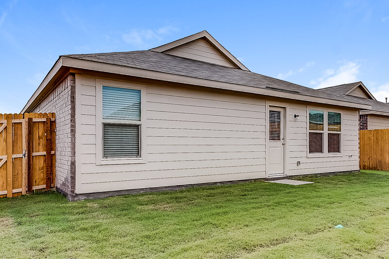2,215/Mo, 1029 Crestview Dr Hutchins, TX 75141 Rear View