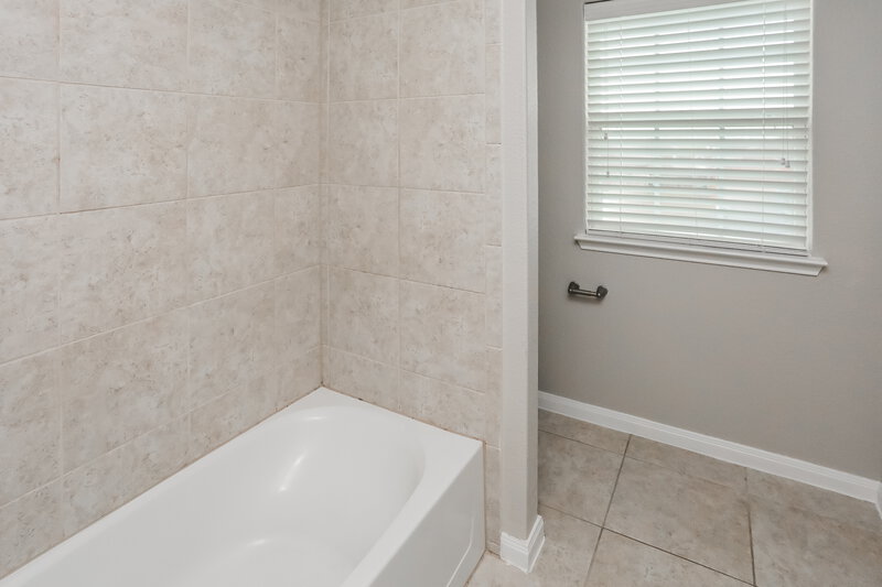 2,325/Mo, 4415 Elderberry St Forney, TX 75126 Bathroom View